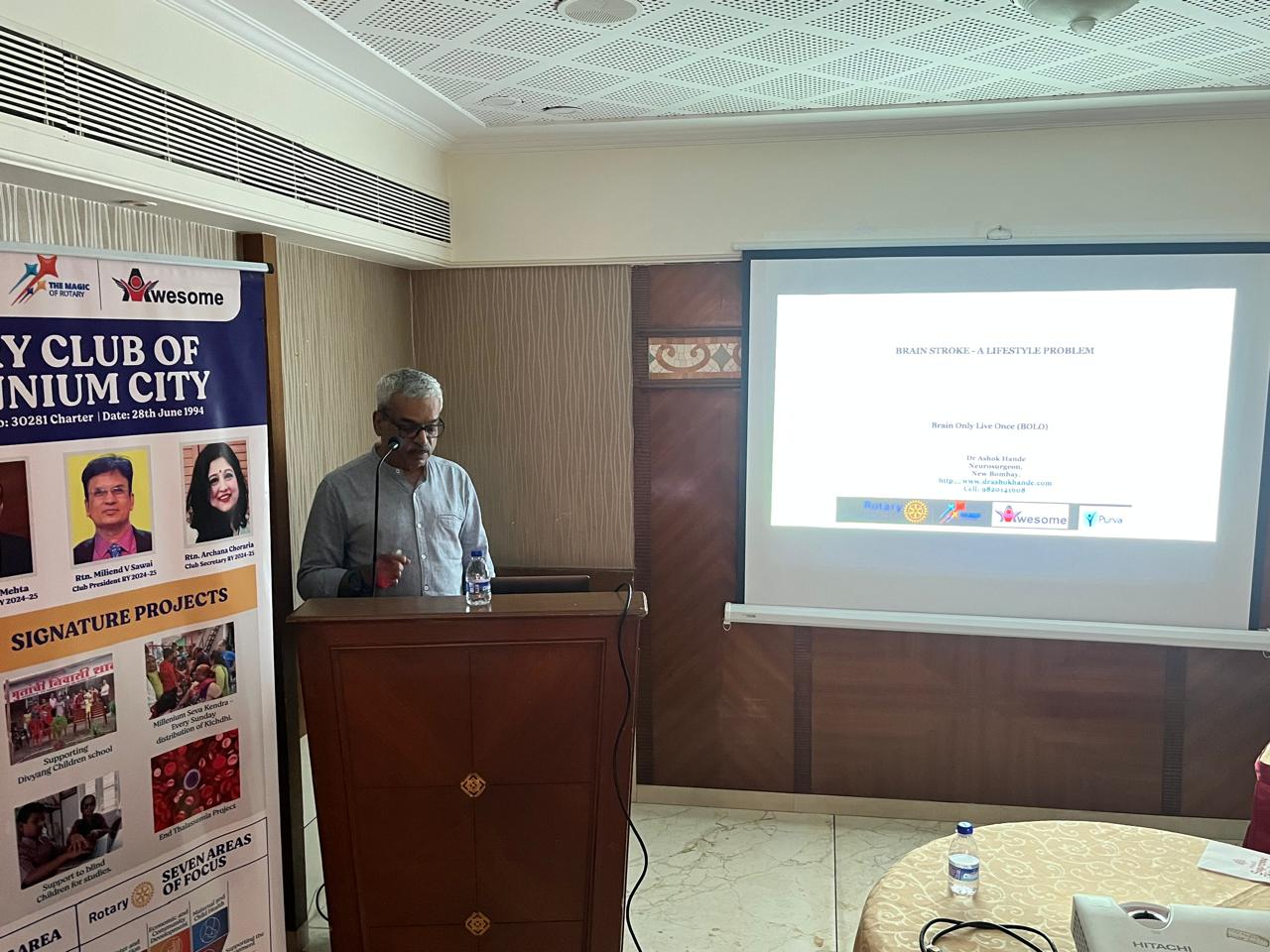 Dr Ashok Hande delivering lifestyle and brainstroke lecture at Rotary Club